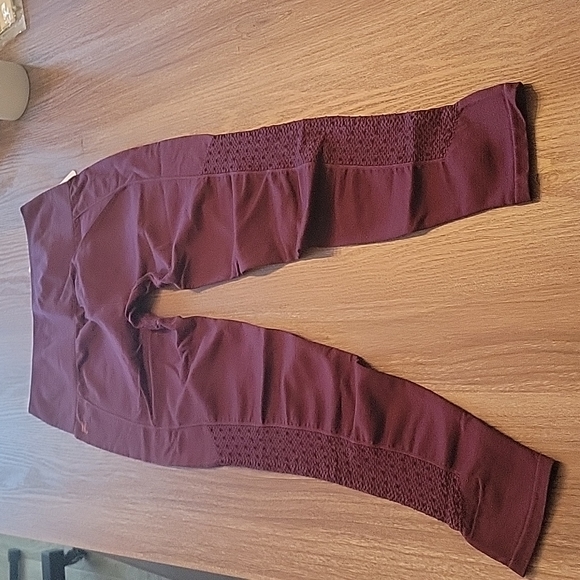 NEW Fabletics Leggings - Picture 5 of 8